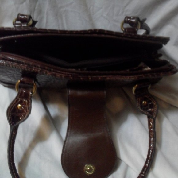 Linear crocodile print hand bag - Picture 9 of 10